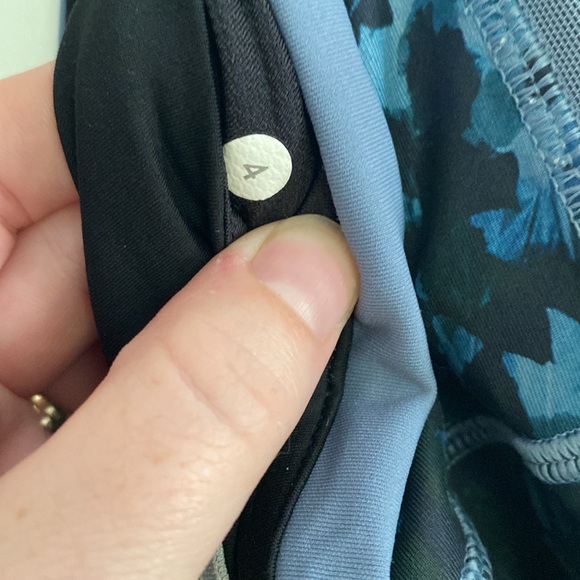 Lululemon leggings. - Picture 6 of 7